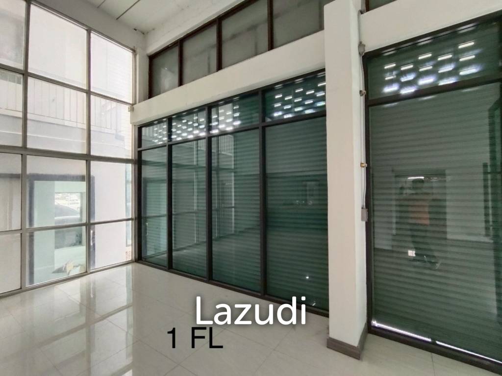 4.5-Storey Commercial Building for Rent Prime Location on Naradhiwas Rajanagarindra Rd