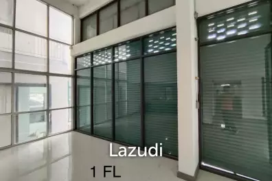 4.5-Storey Commercial Building for Rent Prime Location on Naradhiwas Rajanagarindra Rd