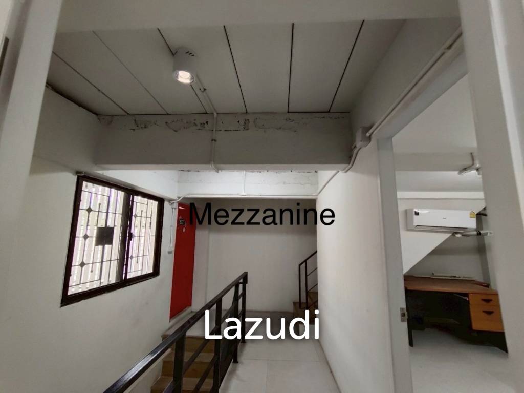 4.5-Storey Commercial Building for Rent Prime Location on Naradhiwas Rajanagarindra Rd
