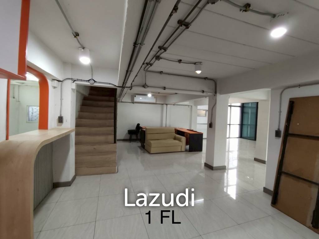 4.5-Storey Commercial Building for Rent Prime Location on Naradhiwas Rajanagarindra Rd