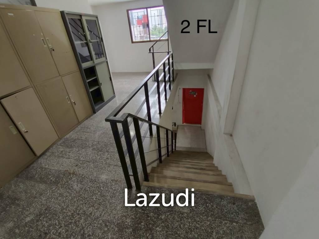 4.5-Storey Commercial Building for Rent Prime Location on Naradhiwas Rajanagarindra Rd