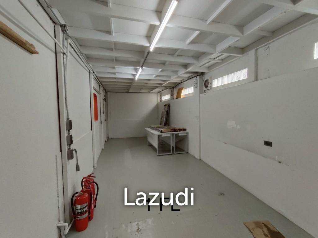 4.5-Storey Commercial Building for Rent Prime Location on Naradhiwas Rajanagarindra Rd