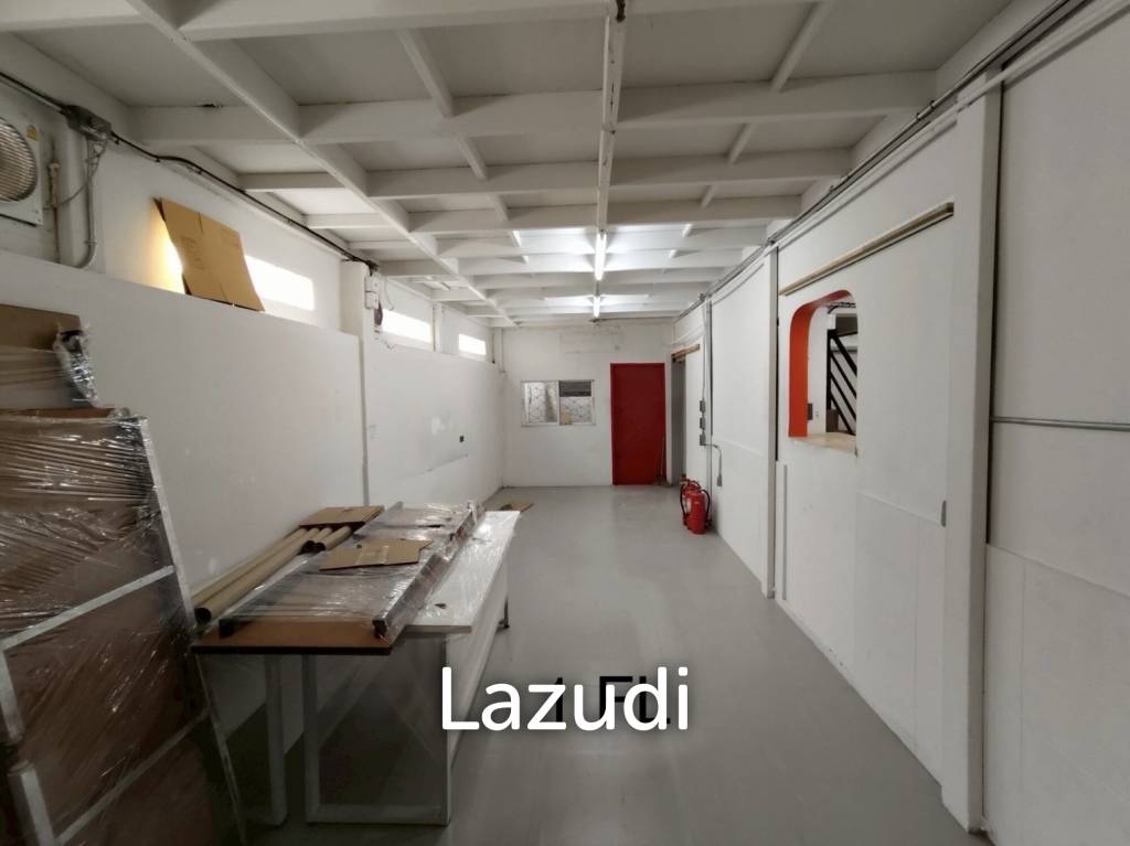 4.5-Storey Commercial Building for Rent Prime Location on Naradhiwas Rajanagarindra Rd