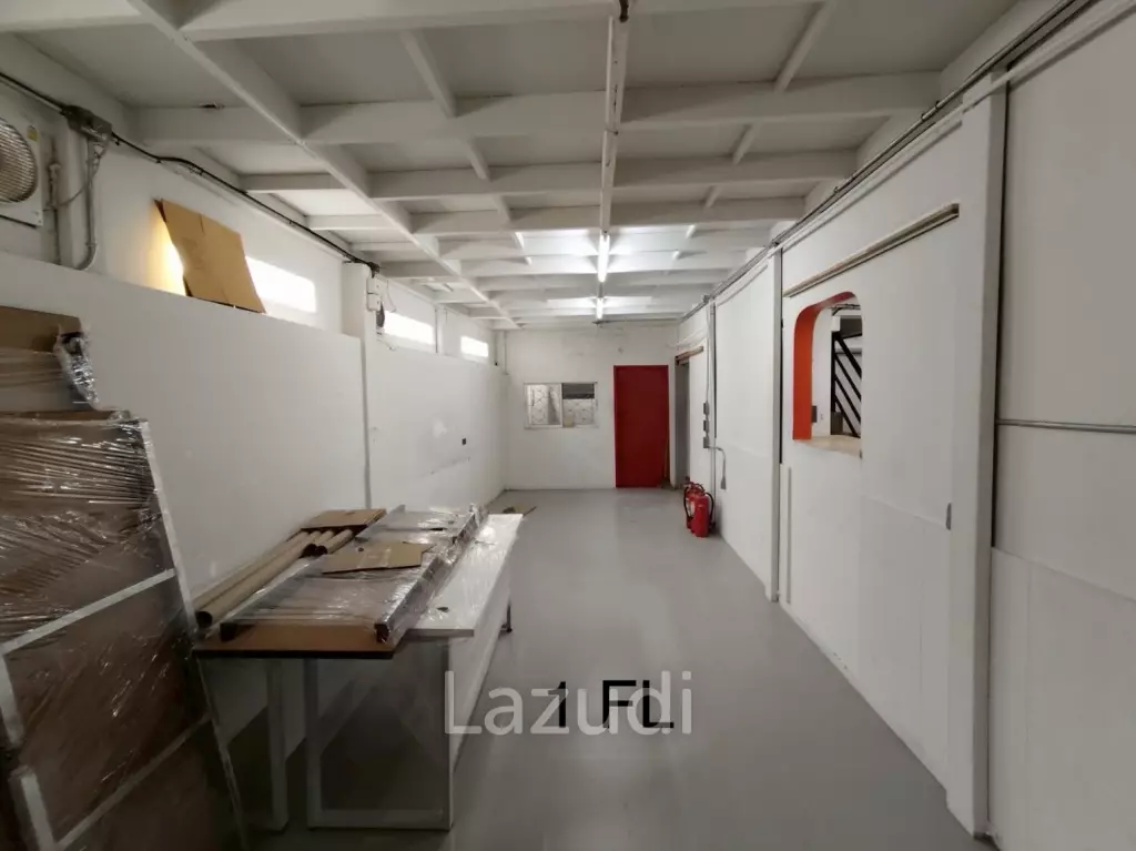 4.5-Storey Commercial Building for Rent Prime Location on Naradhiwas Rajanagarindra Rd