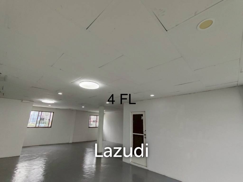 4.5-Storey Commercial Building for Rent Prime Location on Naradhiwas Rajanagarindra Rd