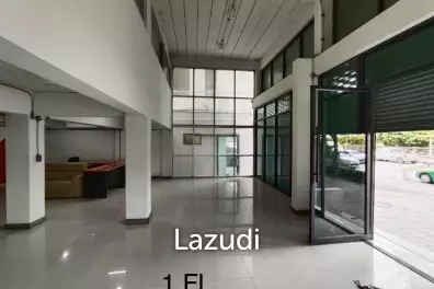 4.5-Storey Commercial Building for Rent Prime Location on Naradhiwas Rajanagarindra Rd