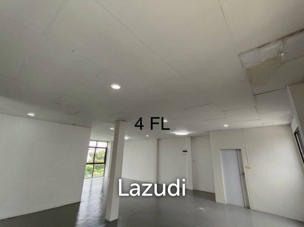 4.5-Storey Commercial Building for Rent Prime Location on Naradhiwas Rajanagarindra Rd