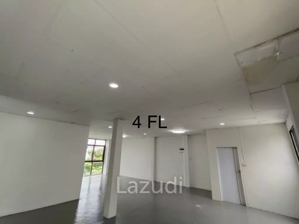 4.5-Storey Commercial Building for Rent Prime Location on Naradhiwas Rajanagarindra Rd