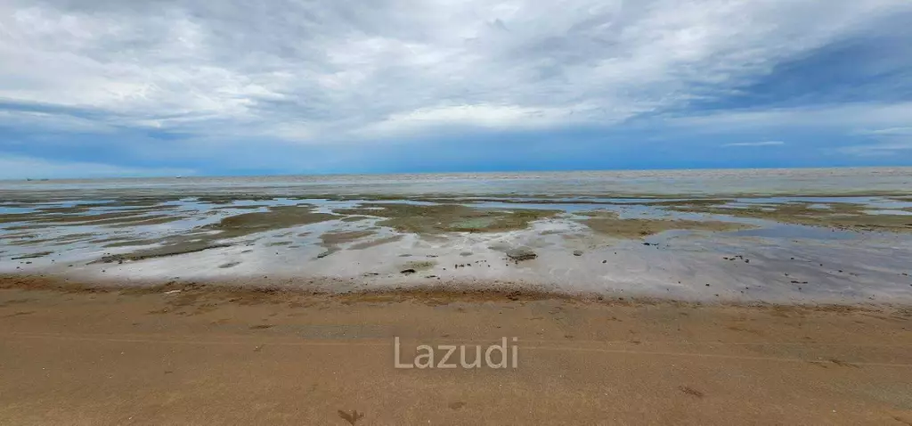 3 Bed Beachfront Villa at Bor Nok