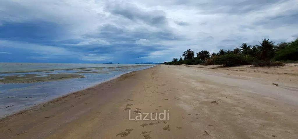 3 Bed Beachfront Villa at Bor Nok