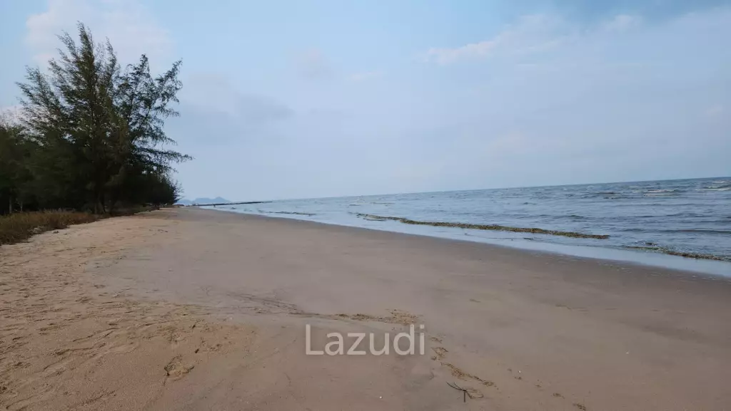 3 Bed Beachfront Villa at Bor Nok