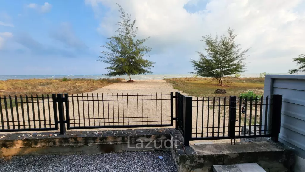 3 Bed Beachfront Villa at Bor Nok