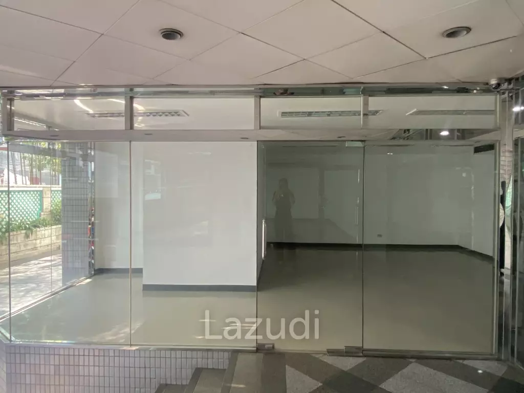Prime Retail Space in Nuam Building Asoke