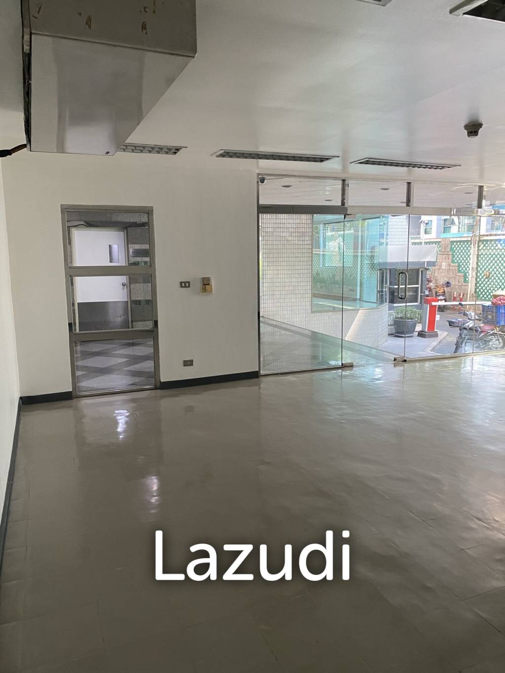 Prime Retail Space in Nuam Building Asoke