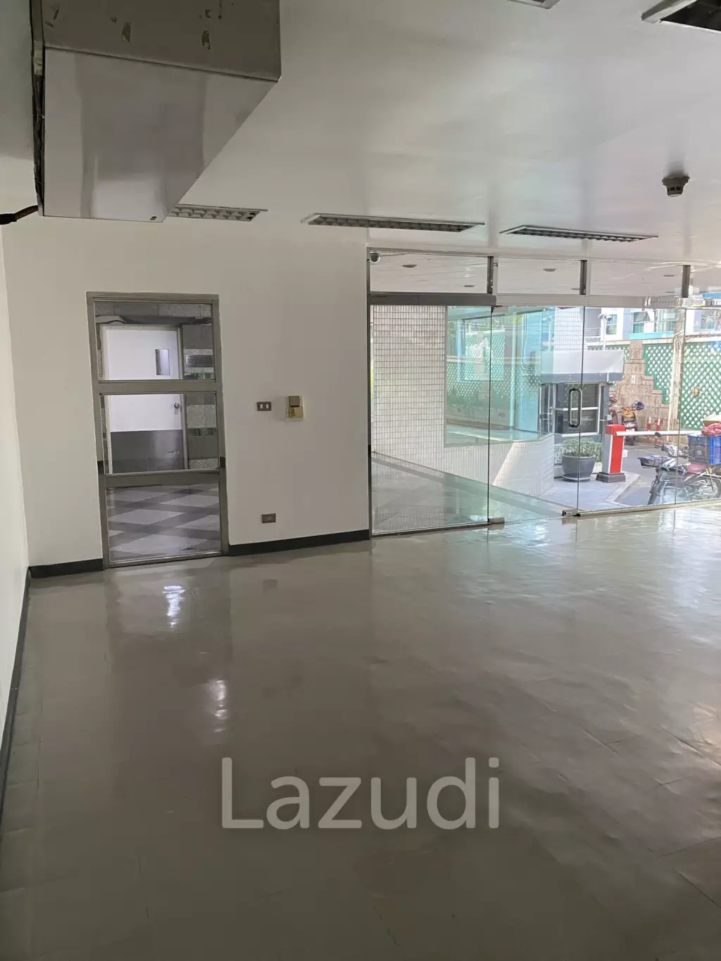 Prime Retail Space in Nuam Building Asoke