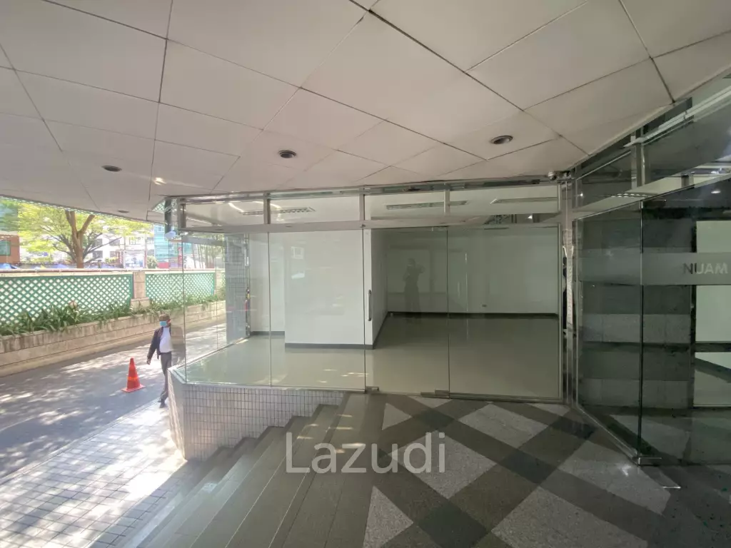 Prime Retail Space in Nuam Building Asoke