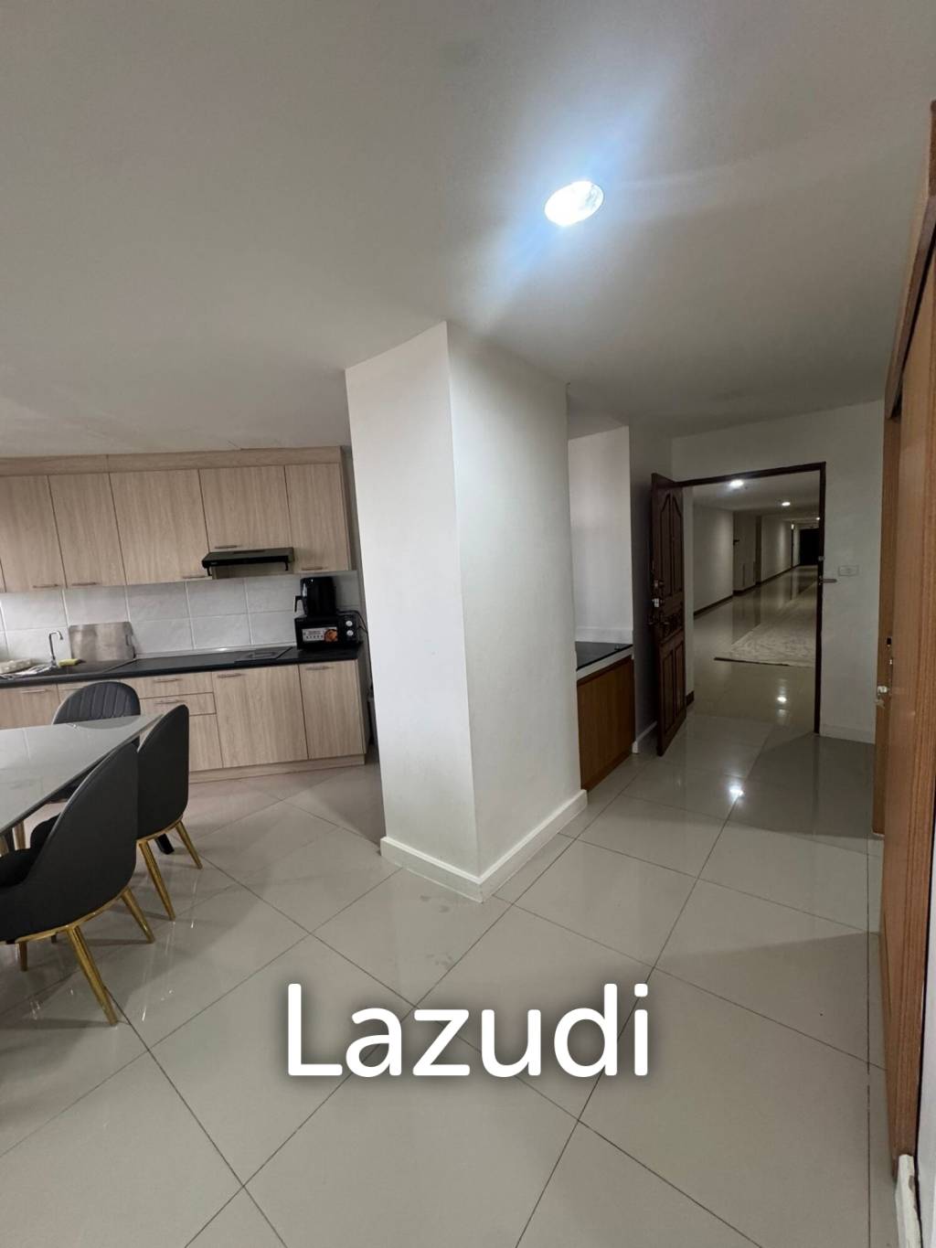 Luxurious 2-Bedroom Condo in D.S. Tower 2 Bangkok