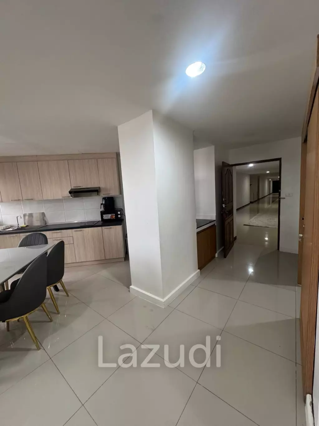 Luxurious 2-Bedroom Condo in D.S. Tower 2 Bangkok