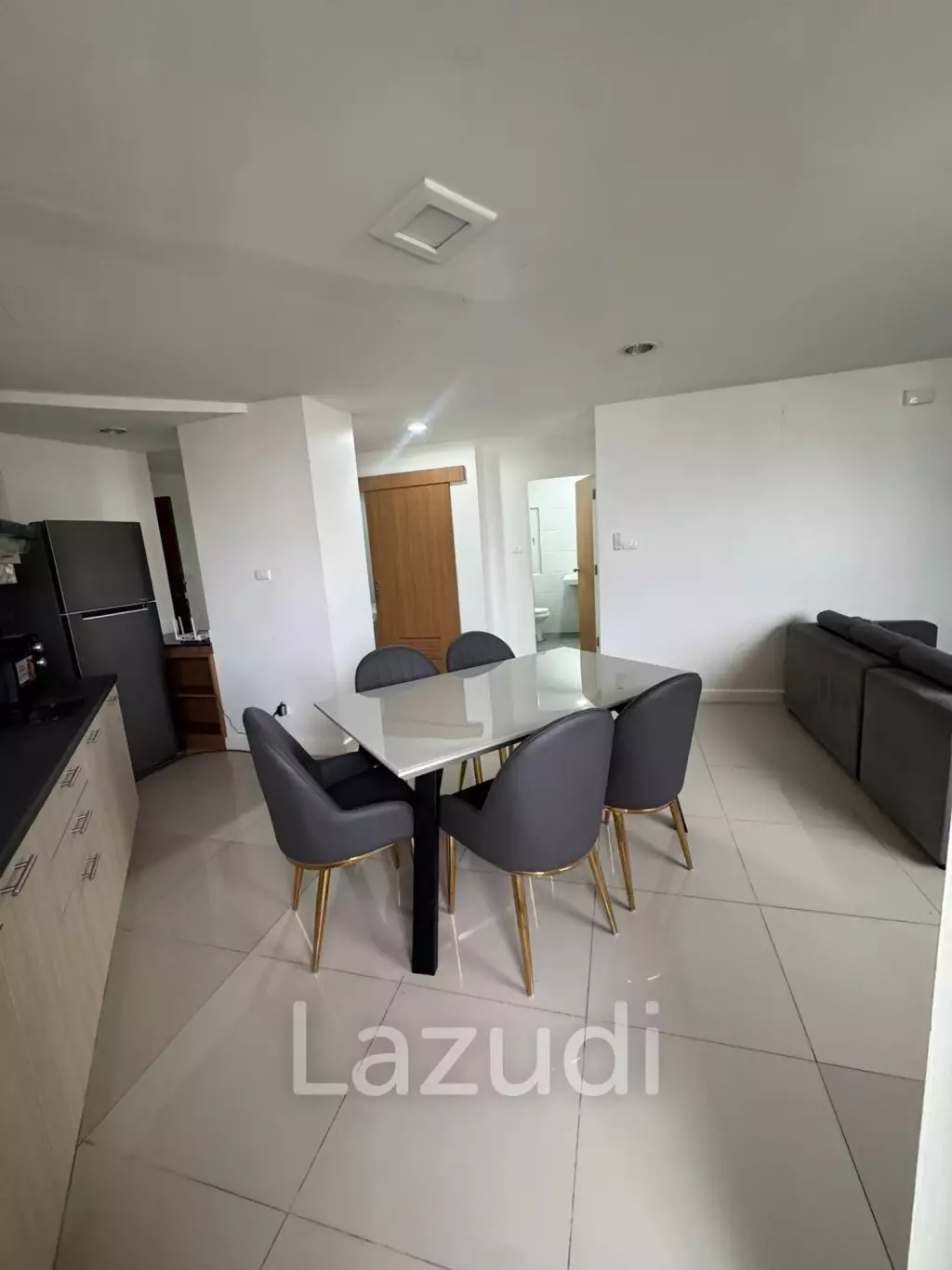 Luxurious 2-Bedroom Condo in D.S. Tower 2 Bangkok