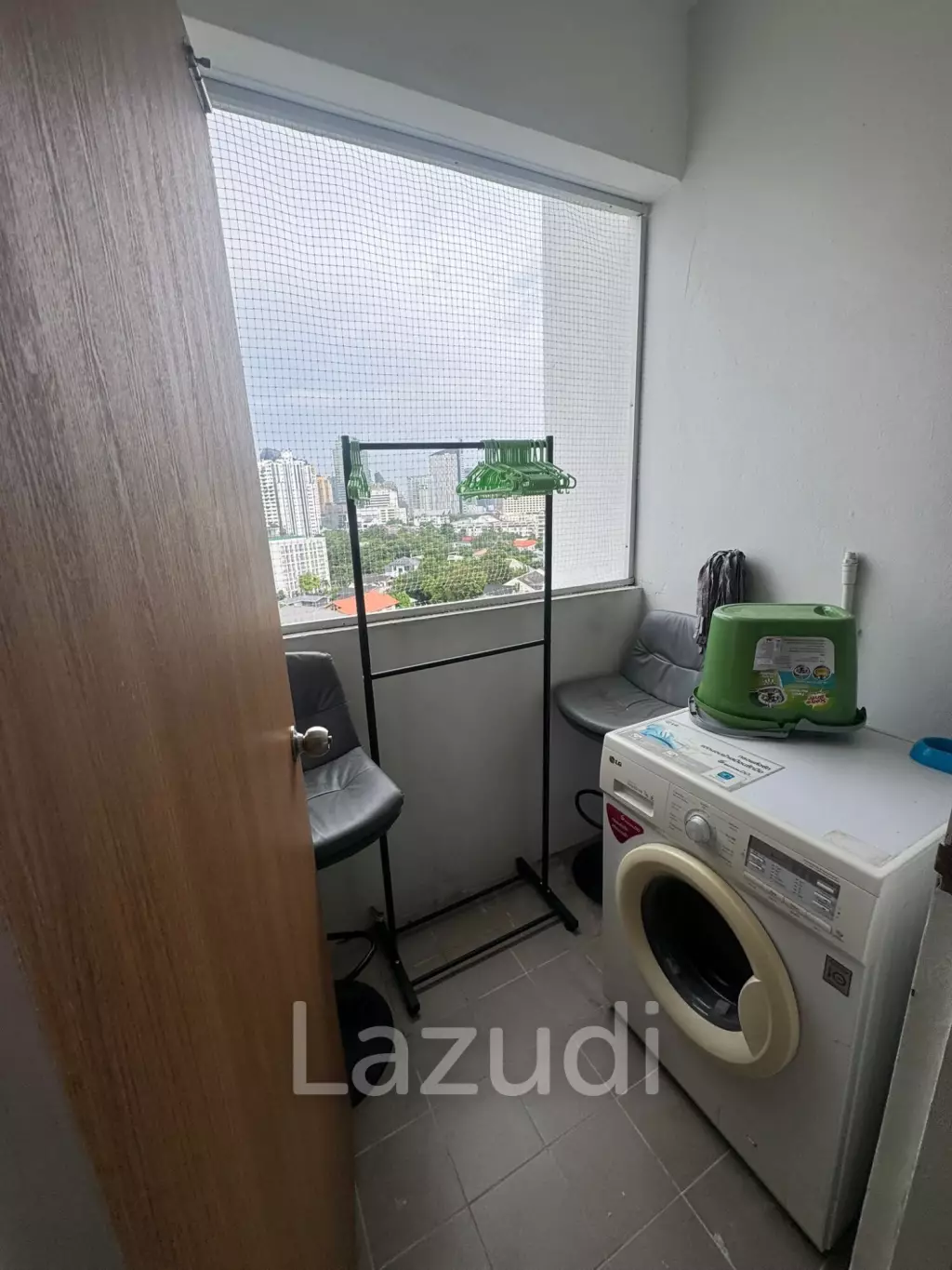 Luxurious 2-Bedroom Condo in D.S. Tower 2 Bangkok