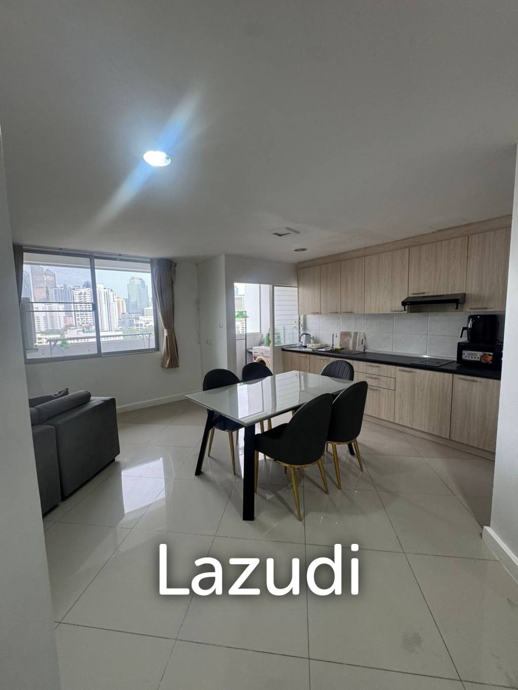 Luxurious 2-Bedroom Condo in D.S. Tower 2 Bangkok