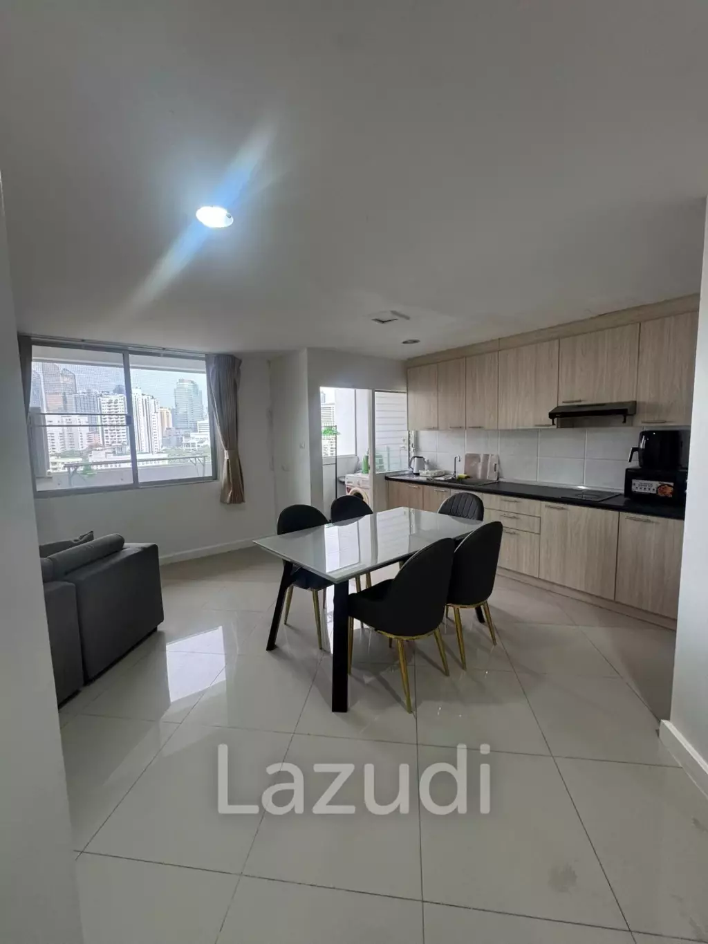 Luxurious 2-Bedroom Condo in D.S. Tower 2 Bangkok