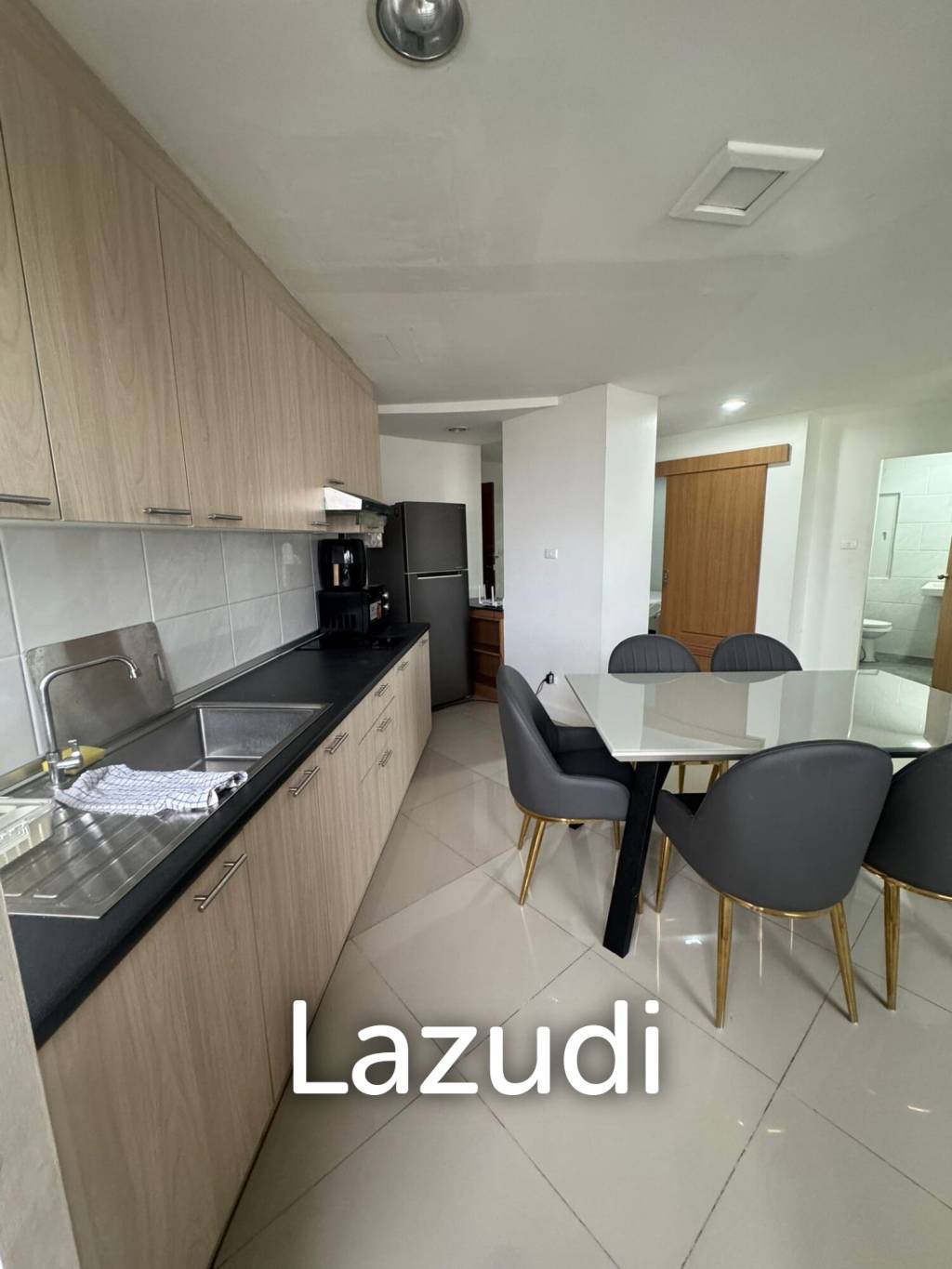 Luxurious 2-Bedroom Condo in D.S. Tower 2 Bangkok