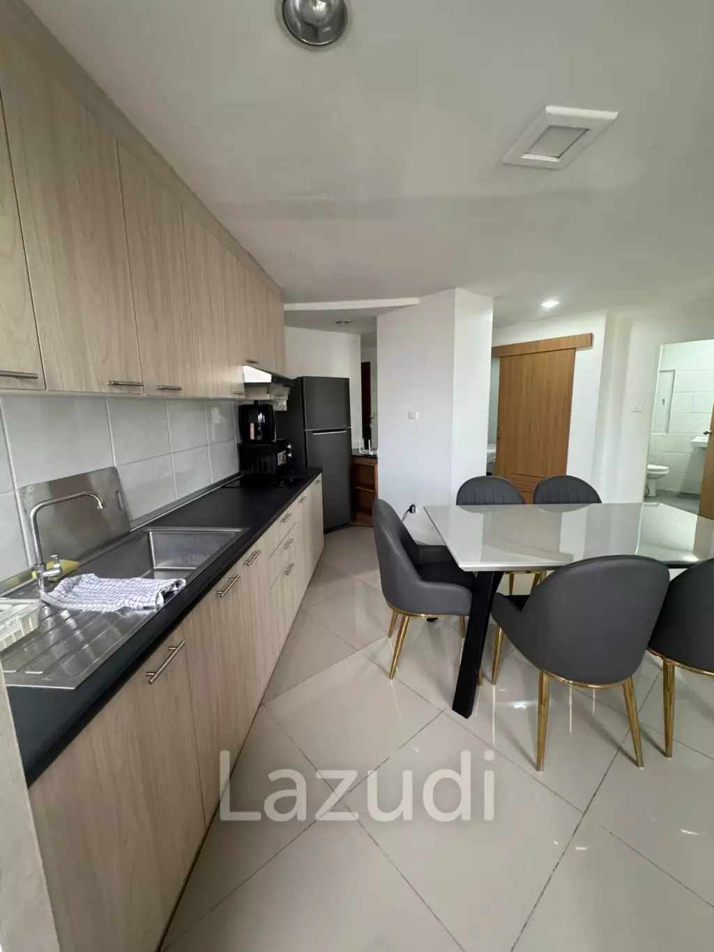 Luxurious 2-Bedroom Condo in D.S. Tower 2 Bangkok