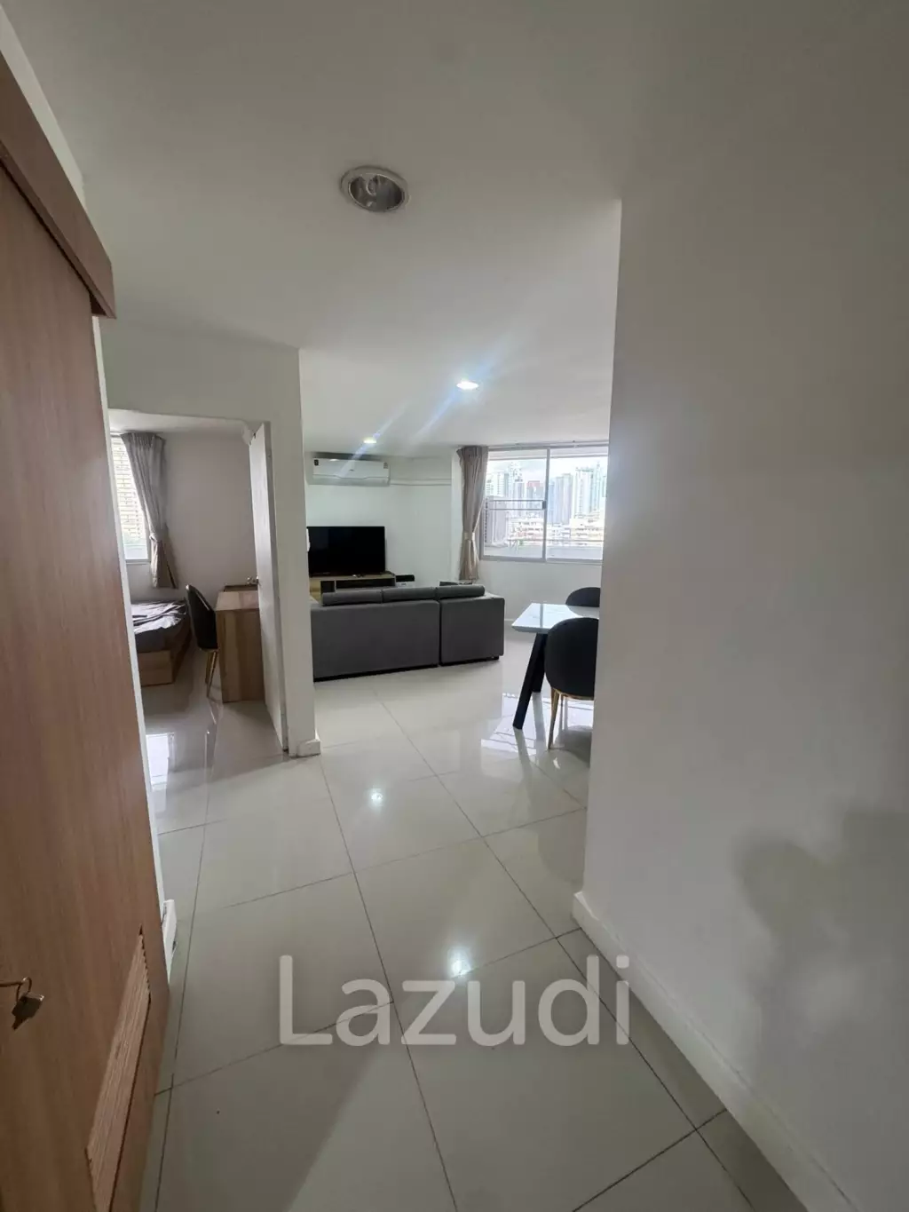 Luxurious 2-Bedroom Condo in D.S. Tower 2 Bangkok