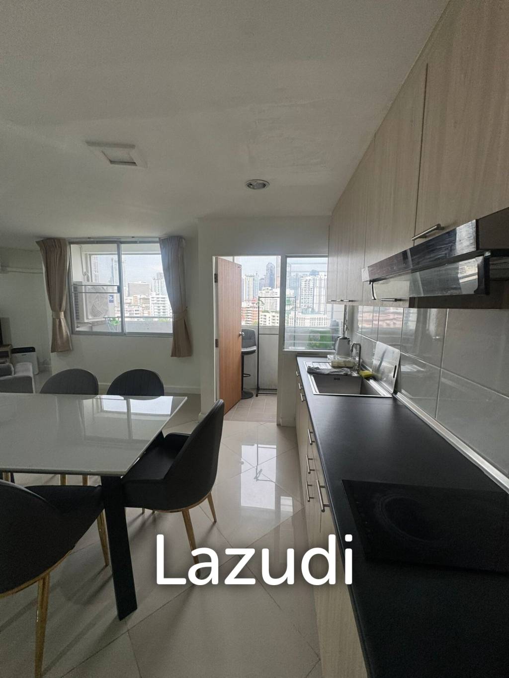 Luxurious 2-Bedroom Condo in D.S. Tower 2 Bangkok