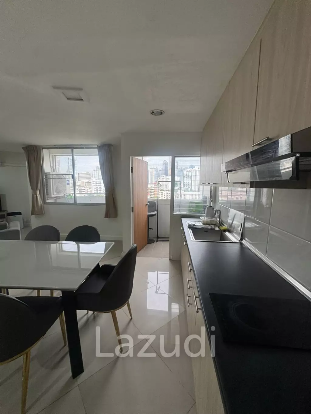 Luxurious 2-Bedroom Condo in D.S. Tower 2 Bangkok