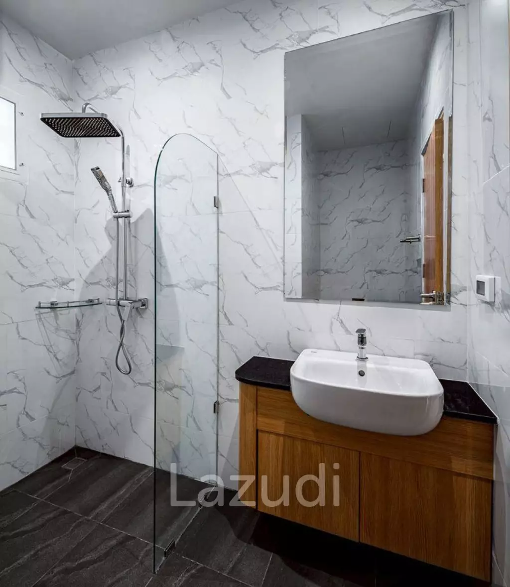 4 Bedrooms 5 Bathrooms 240 SQ.M. Suksabai Villa
