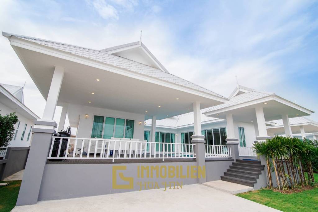 Luxuriöse Pool Villa mit 4 Schlafzimmern in Hua Hin