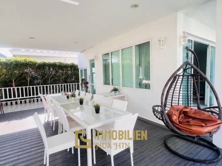 Luxuriöse Pool Villa mit 4 Schlafzimmern in Hua Hin