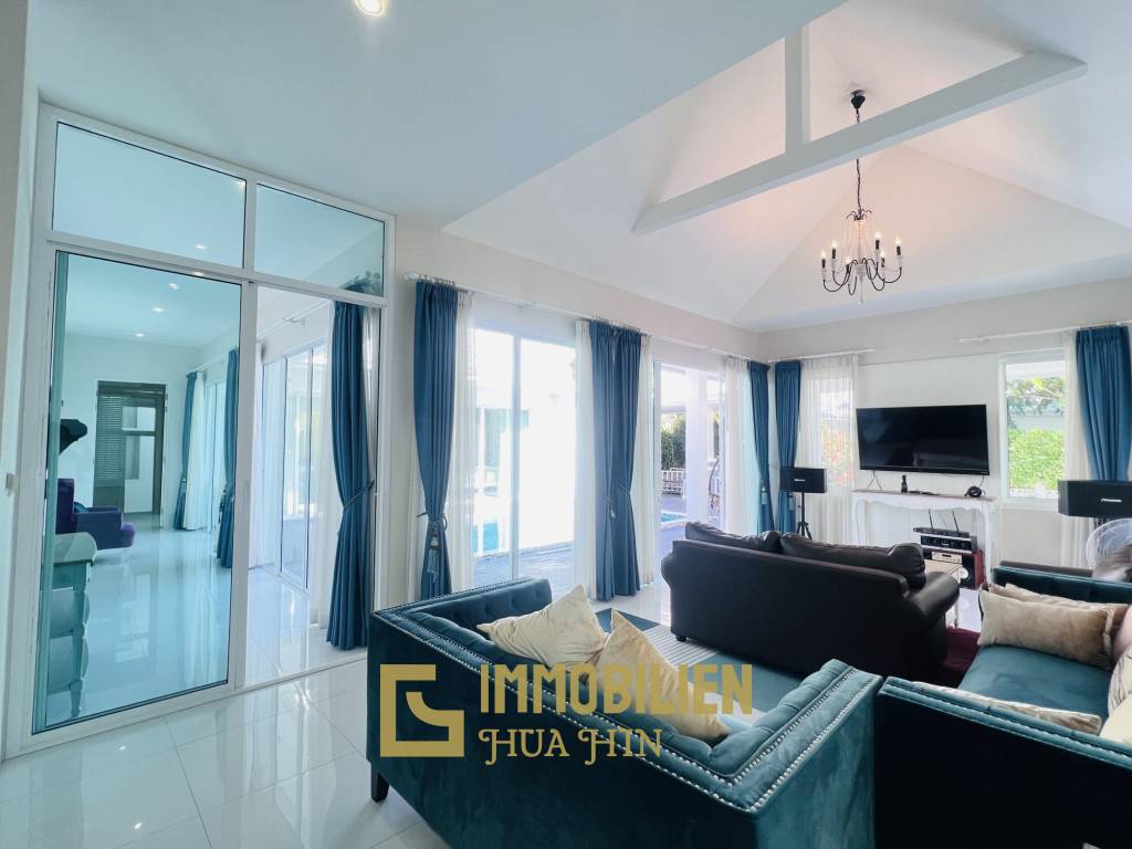 Luxuriöse Pool Villa mit 4 Schlafzimmern in Hua Hin