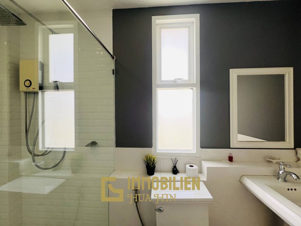 Luxuriöse Pool Villa mit 4 Schlafzimmern in Hua Hin