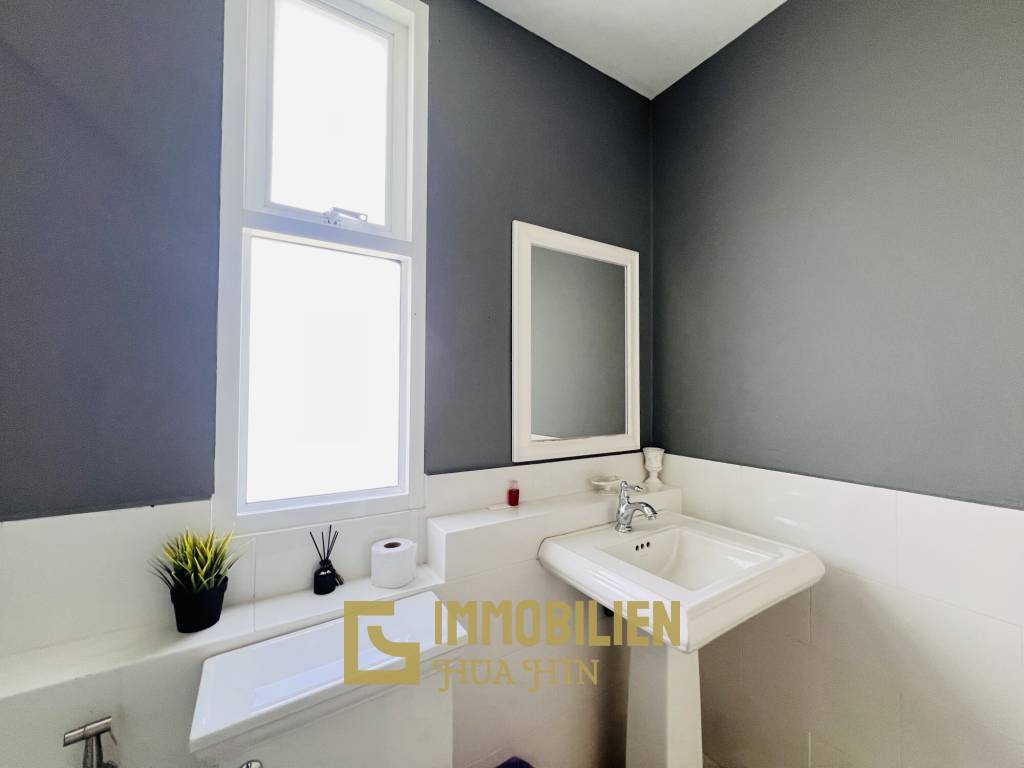 Luxuriöse Pool Villa mit 4 Schlafzimmern in Hua Hin