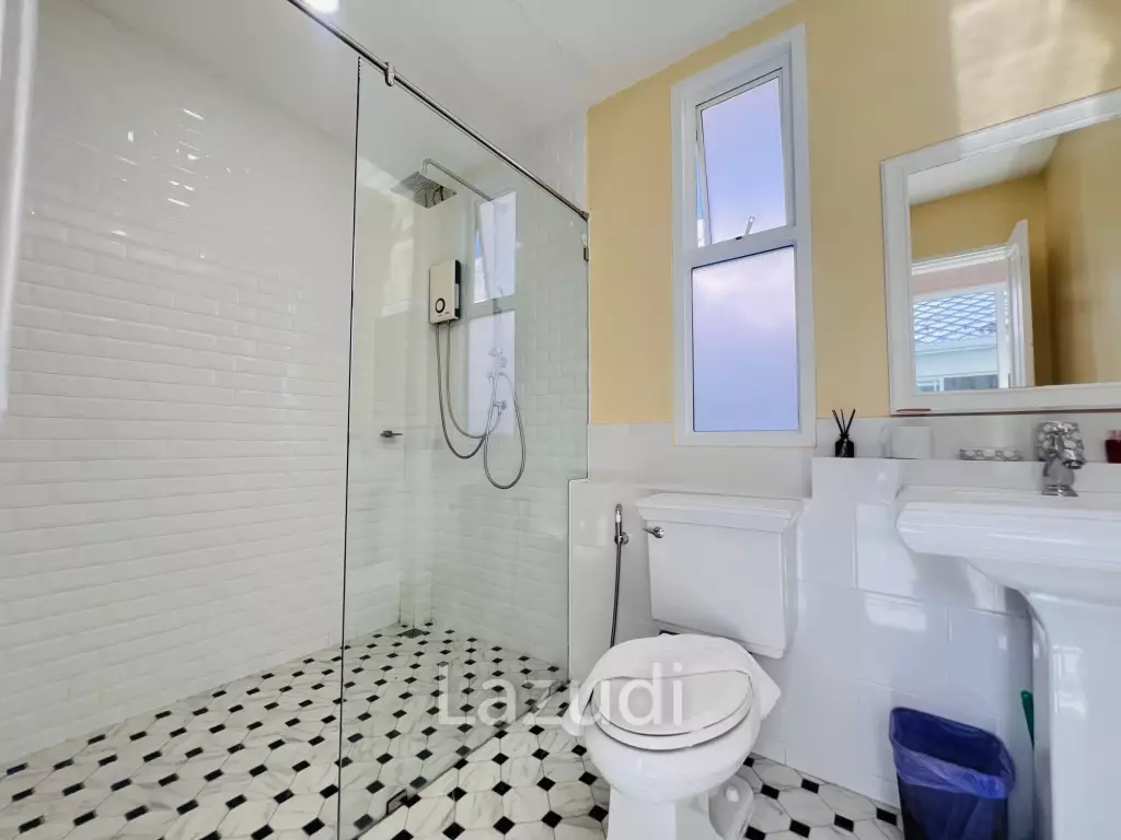 Luxurious 4-Bedroom Pool Villa in Hua Hin