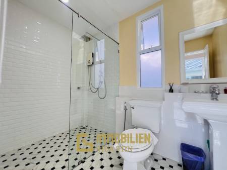 Luxuriöse Pool Villa mit 4 Schlafzimmern in Hua Hin