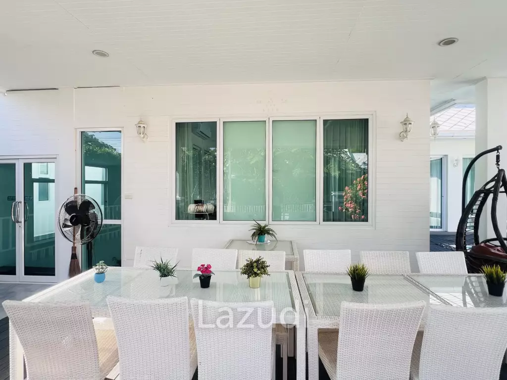 Luxurious 4-Bedroom Pool Villa in Hua Hin