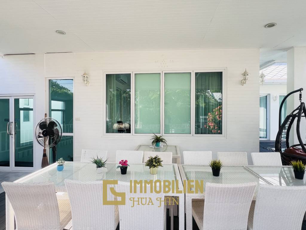 Luxuriöse Pool Villa mit 4 Schlafzimmern in Hua Hin