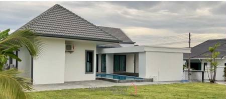 SINGLE POOL VILLA ON SOI 88 : 3 bed with large land plot SINGLE POOL VILLA ON SOI 88 : 3 bed with large land plot