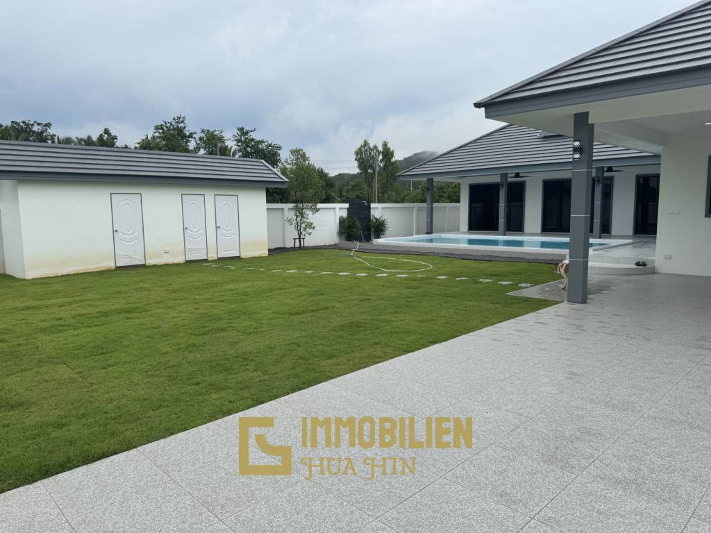 Proche de la plage / 4 chambres / Terrain de 850 m²