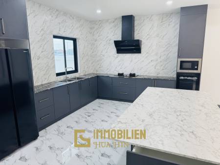 Proche de la plage / 4 chambres / Terrain de 850 m²