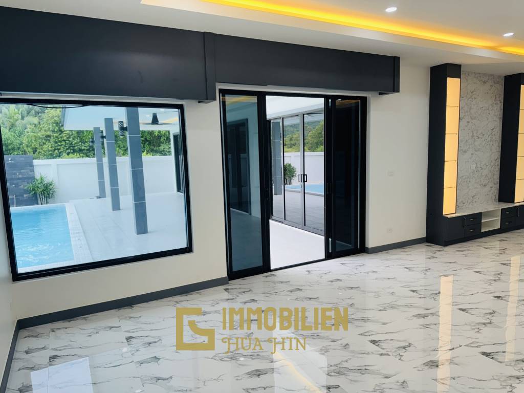 Proche de la plage / 4 chambres / Terrain de 850 m²