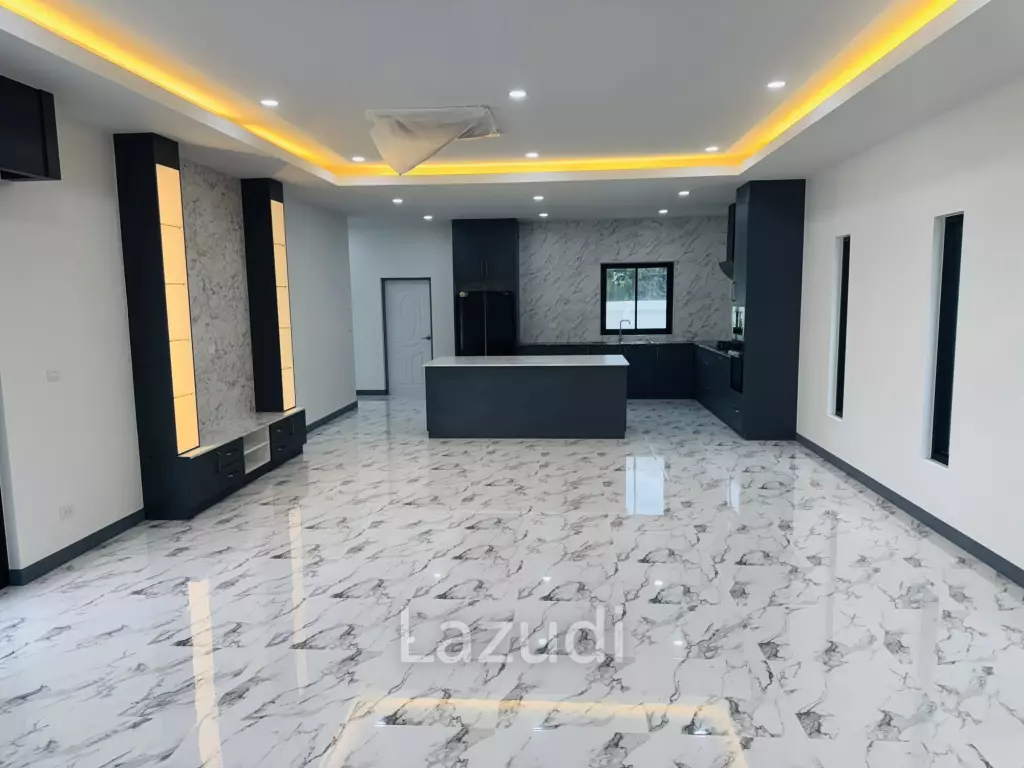 SAM ROI YOT: Modern 4-Bedroom Pool Villa  Khao Kalok Beach