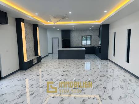 Proche de la plage / 4 chambres / Terrain de 850 m²