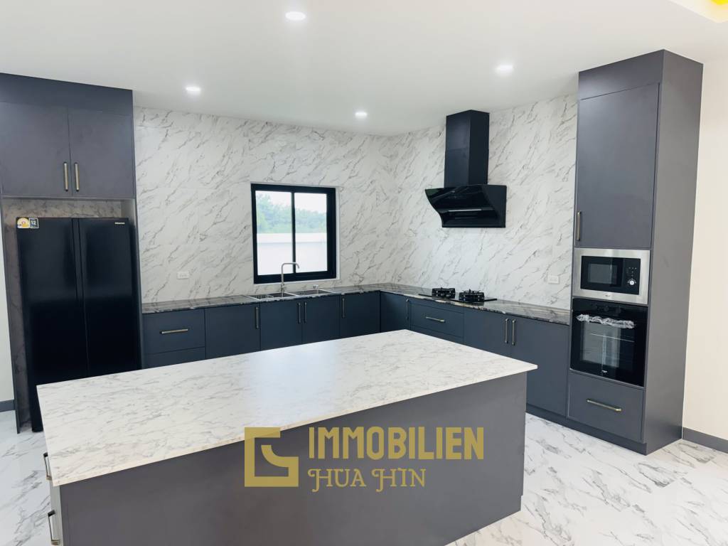 Proche de la plage / 4 chambres / Terrain de 850 m²