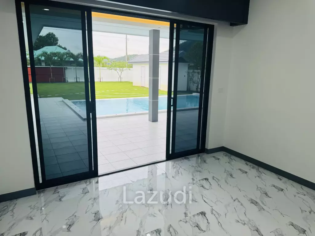 SAM ROI YOT: Modern 4-Bedroom Pool Villa  Khao Kalok Beach