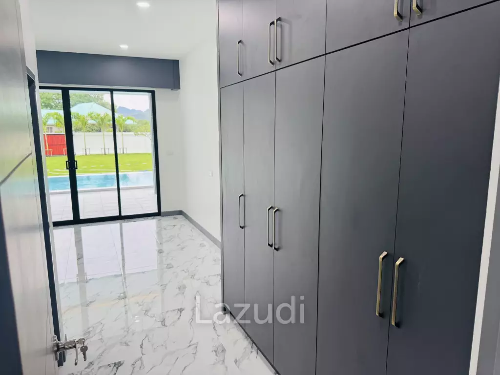 SAM ROI YOT: Modern 4-Bedroom Pool Villa  Khao Kalok Beach
